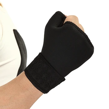 1 Çift Yumuşak Nefes boks eldiveni Ayarlanabilir Yarım Parmak Eldiven Desteği Evrensel Bilek Palm Başparmak Brace Guard Wrap Koruyucu