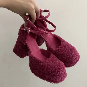 2024 Yaz Kabarık Kürk Yüksek Topuklu Kadın Pompaları Ayak Bileği Sapanlar Kırmızı Mary Jane Ayakkabı Kadın Tıknaz Platformu Kalın Topuklu parti ayakkabıları