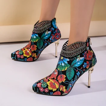 Bayan botları Geri Fermuar Yüksek Topuklu Tasarımcı Delikli Moda Kırmızı yarım çizmeler Zarif Lüks Kadın Ayakkabı artı boyutu 43