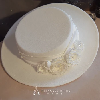Fransız tarzı Saten Düz Resmi Fedora Kap Şapkalar 3D çiçek petal İnciler Düğün Şapka Gelin Fotoğraf Çekimi Kilise Fedoras Headpiec