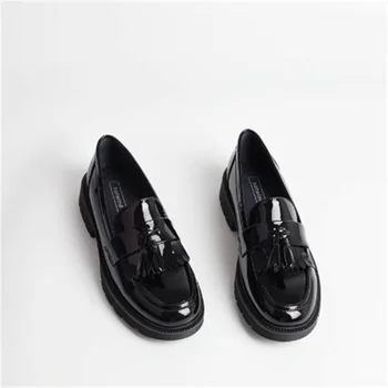 Kadınlar için püskül Ayakkabı Yuvarlak Ayak Bayanlar Patent Deri Kadın Loafer'lar Orta Topuklu Dikiş Hatları Zapatos Mujer Katı Chassure Femme
