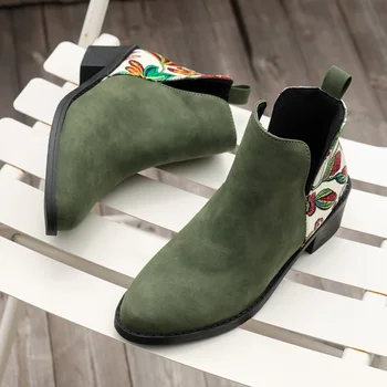 Orta Buzağı Kare Topuk PU İlkbahar / Sonbahar Modern Çizmeler Kadınlar için 2023 Yüksek Kaliteli Kauçuk Sivri Burun Bayan Ayakkabıları Baskı Botları