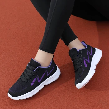 Spor ve Eğlence kadın ayakkabısı Yeni Dört Mevsim Düz Dipli Sığ Lace Up Tenis Shoes2024 Hafif kadın koşu ayakkabıları