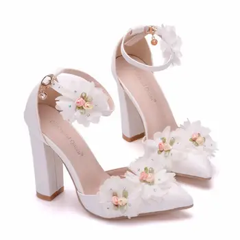Yaz beyaz deri çiçek sivri burun kalın yüksek topuklu gelin düğün ayakkabı elbise sığ ağız artı boyutu kadın sandalet