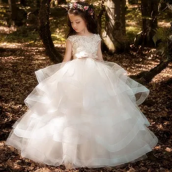 Zarif Çiçek Kız Elbise Şampanya Dantel Kolsuz Basamaklı Çocuk Pageant Törenlerinde Düğün İçin İlk Communion Elbise
